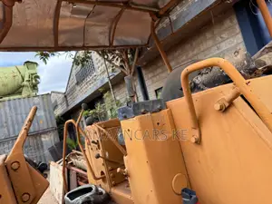 Komatsu Bulldozer Shovel 1990