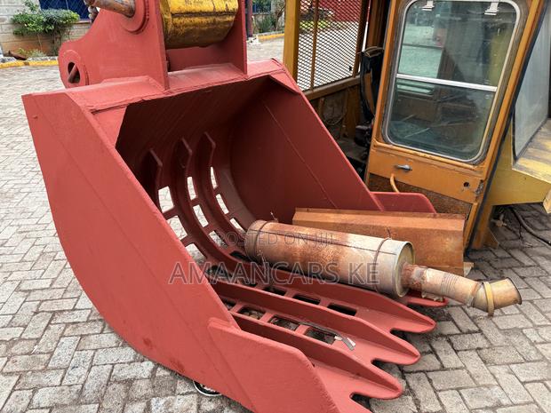 Cat Excavator 235b - thumbnail 5