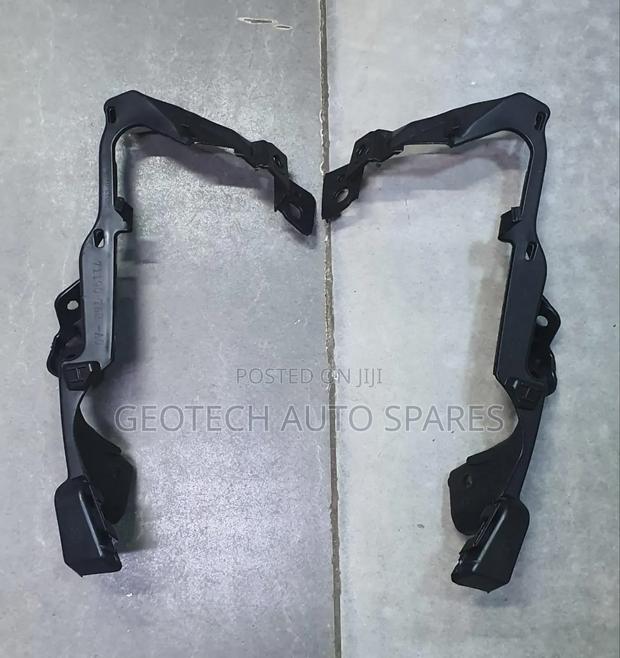 Honda Fit 2015 Headlight Bracket