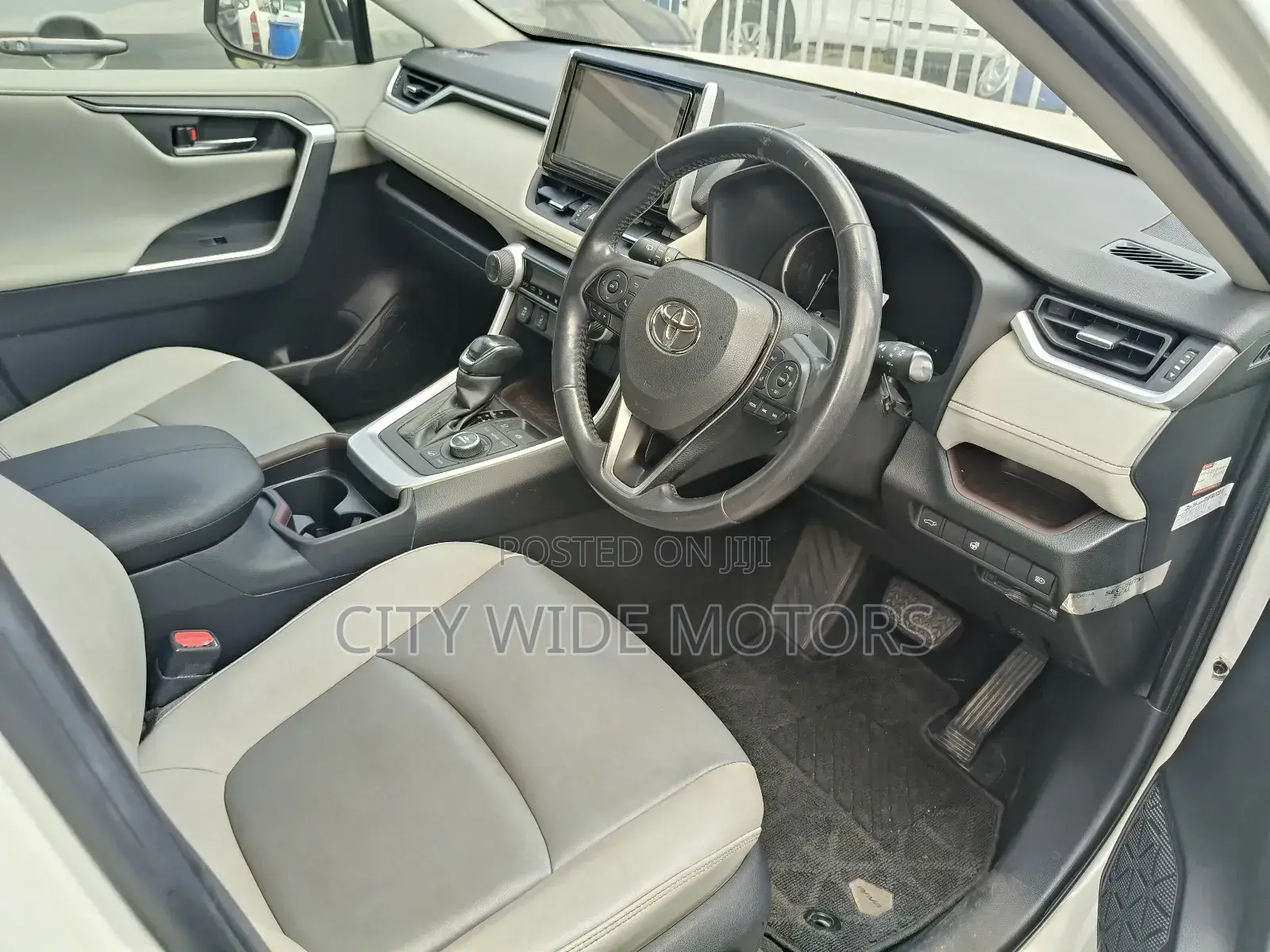 Toyota RAV4 Adventure 2019 White