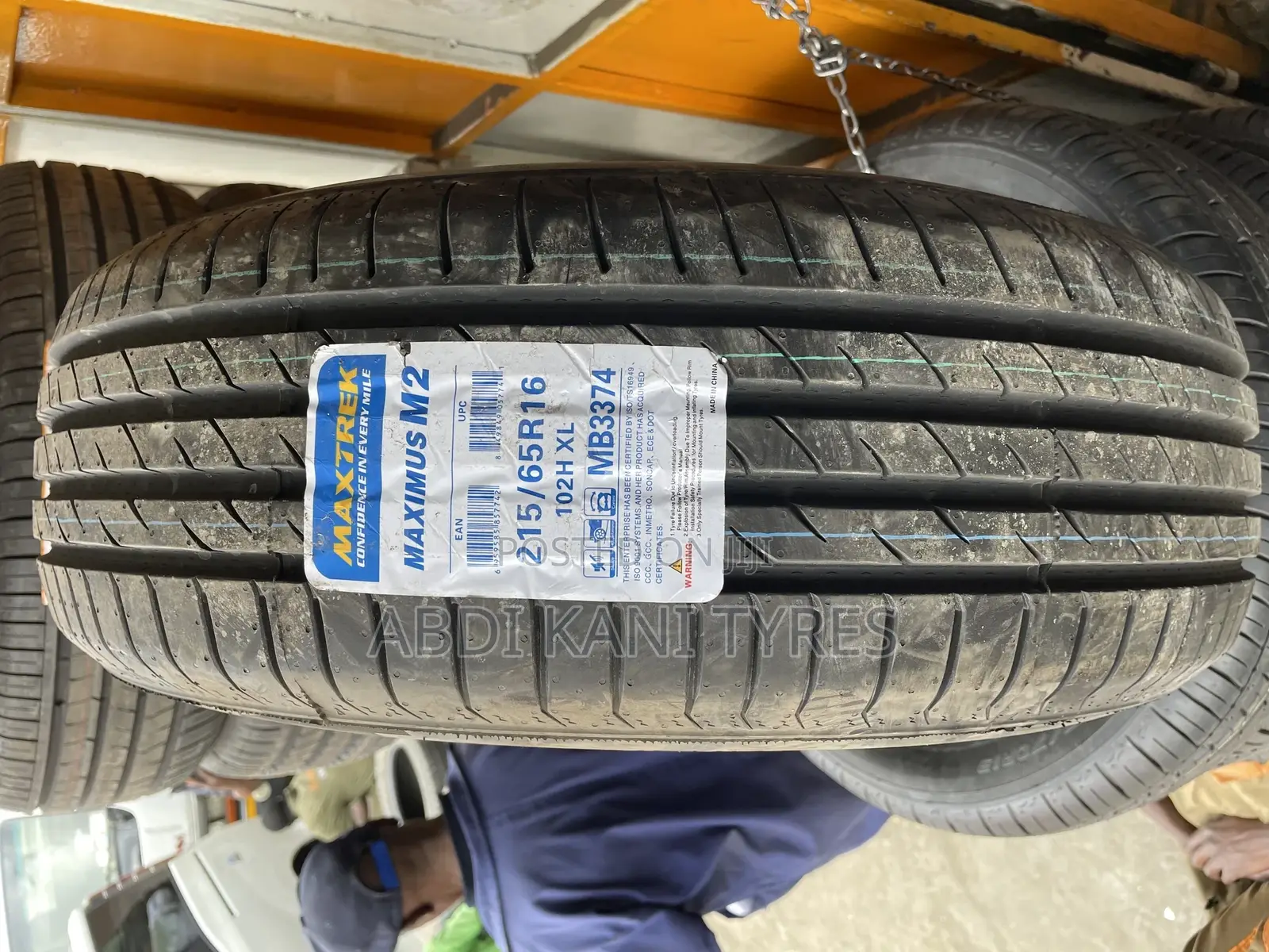 215/65r16 Maxtrek M2