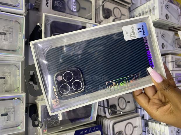 Monoca Carbon Fiber Case for iPhone 14 Pro Max - thumbnail 3