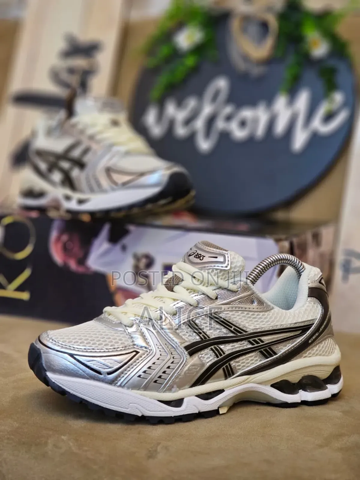 Asics Sneakers