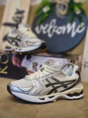 Asics Sneakers