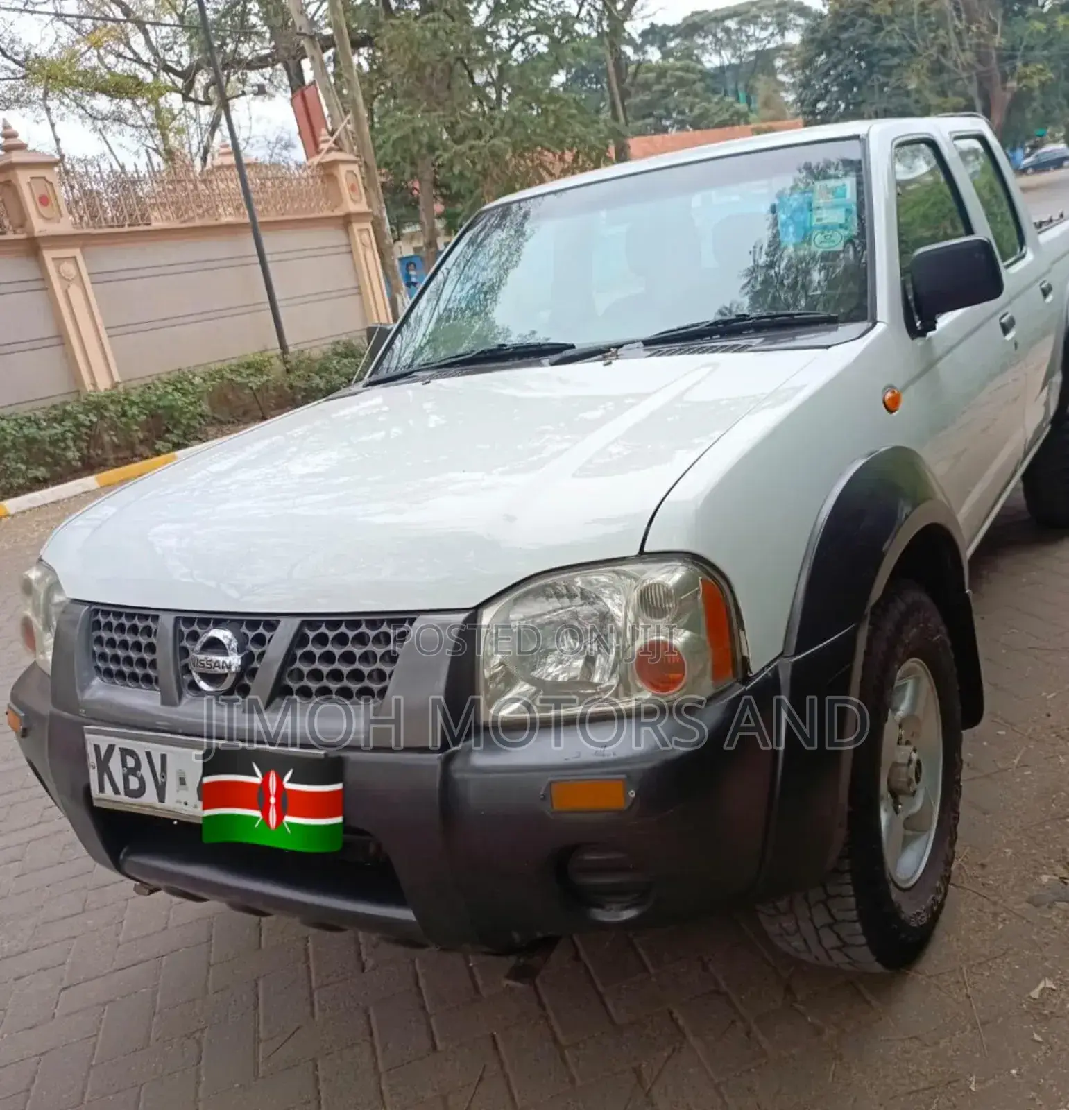 Nissan Hardbody 2012 White