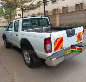 Nissan Hardbody 2012 White