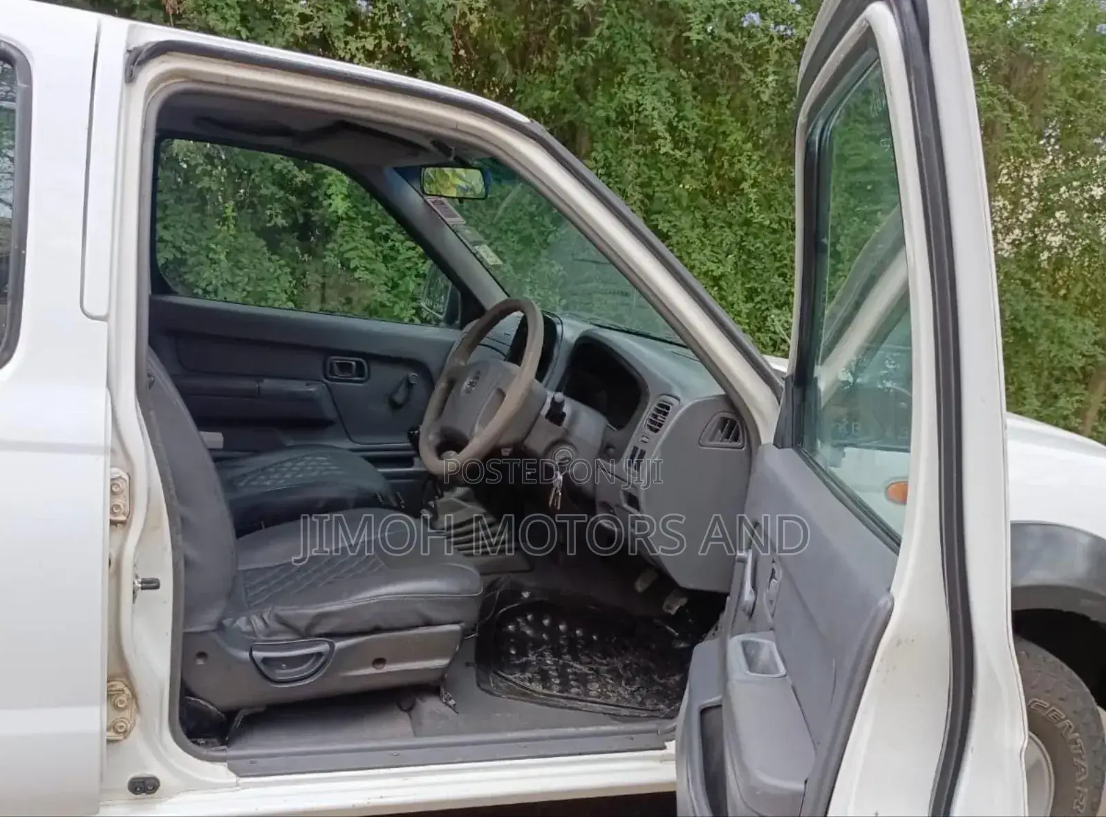 Nissan Hardbody 2012 White