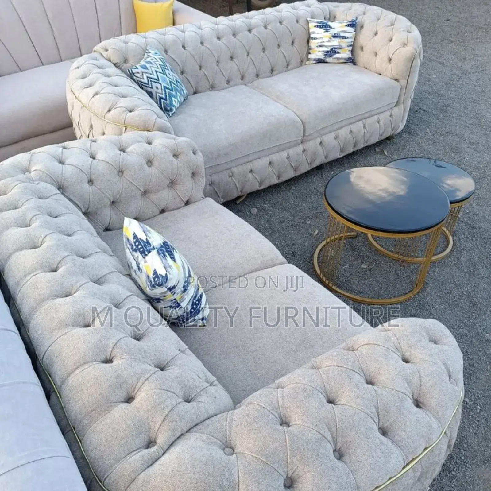 Compact and Chic Minimalist Chesterfield Sofas