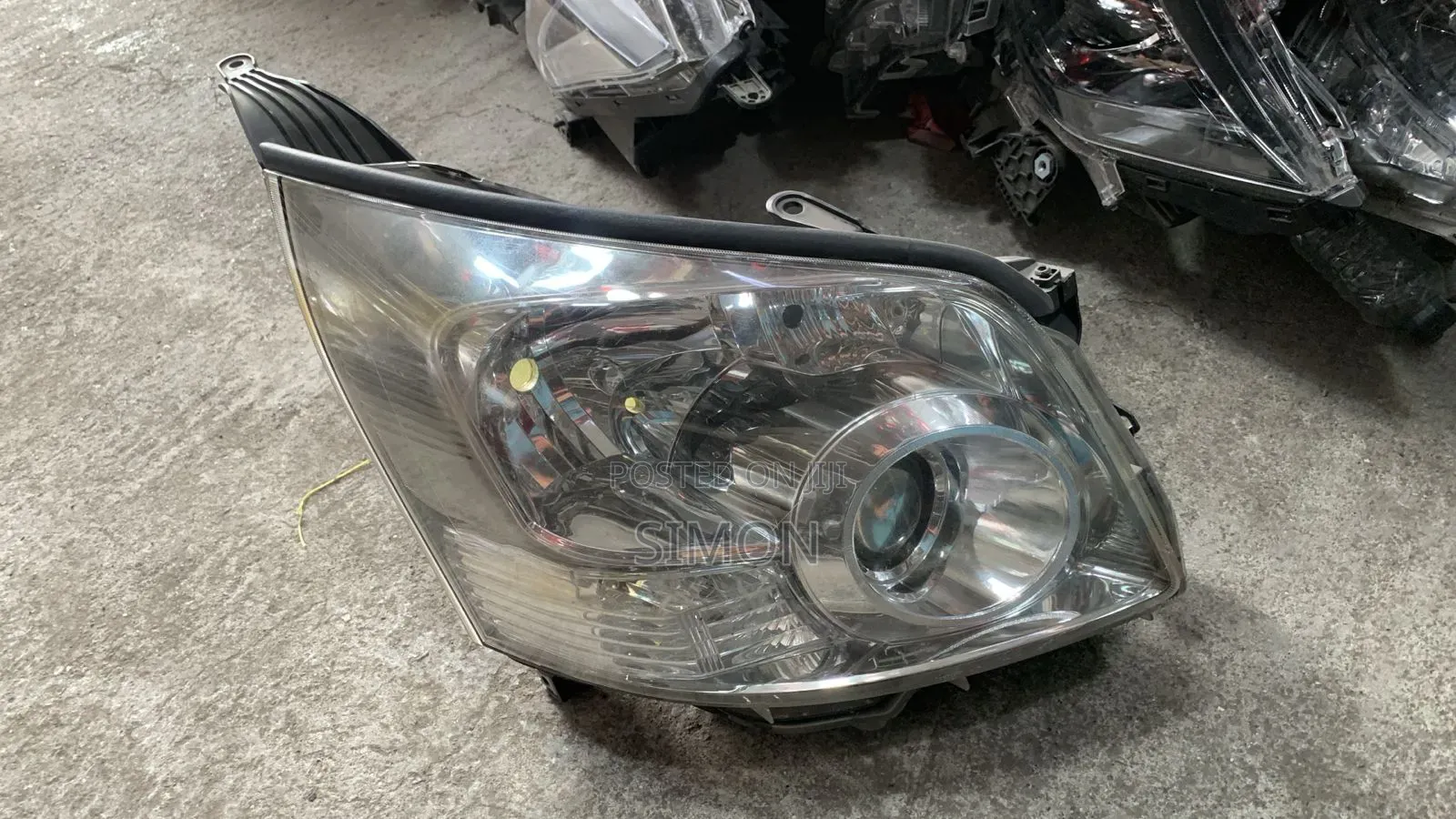 Noah 2008 Headlight Xenon