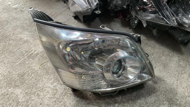 Noah 2008 Headlight Xenon