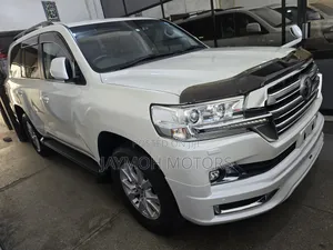 Toyota Land Cruiser 2018 White