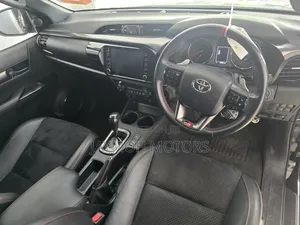 Toyota Hilux 2021 Black