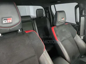 Toyota Hilux 2021 Black