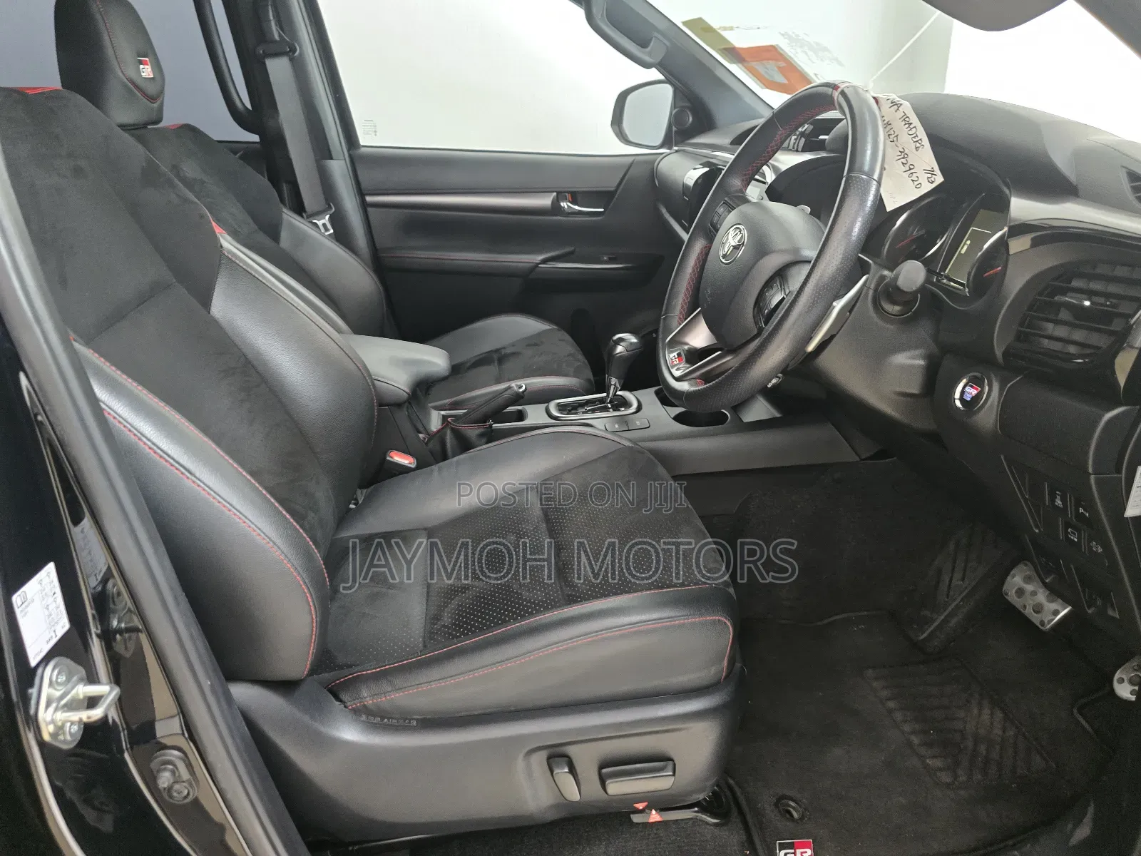 Toyota Hilux 2021 Black
