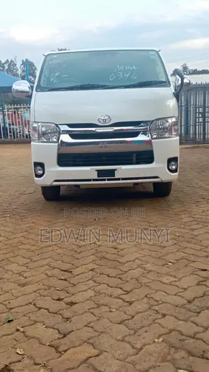 Toyota Regius 2019 White