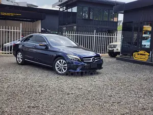 Mercedes-Benz C180 2019 Blue