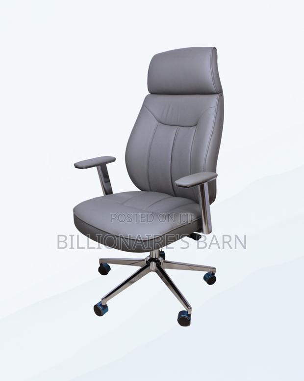 Sleek Grey Executive Leather Office Chair — Smooth-Rolling Mobility - thumbnail 2