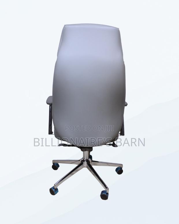 Sleek Grey Executive Leather Office Chair — Smooth-Rolling Mobility - thumbnail 3