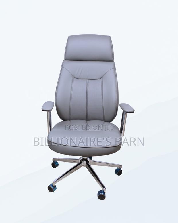 Sleek Grey Executive Leather Office Chair — Smooth-Rolling Mobility - thumbnail 4