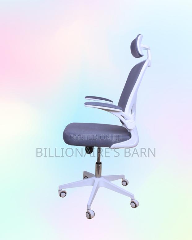 Heavy-Duty White Ergonomic Office Chair — Breathable in Hot Weather
