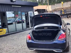 Mercedes-Benz C180 2019 Blue
