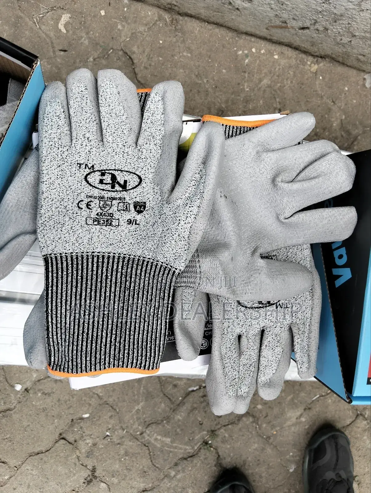 Cut-restitant Safety Gloves