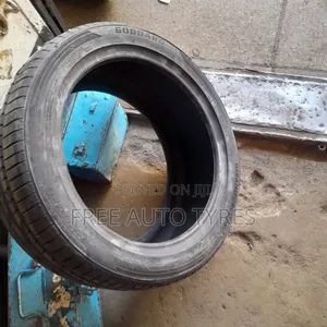 275 40r19 Goodard