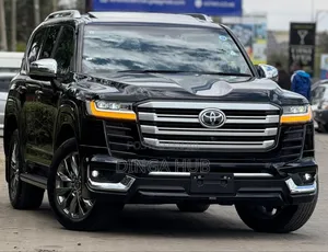 Toyota Land Cruiser LC300 2023 Black