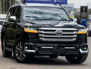 Toyota Land Cruiser LC300 2023 Black