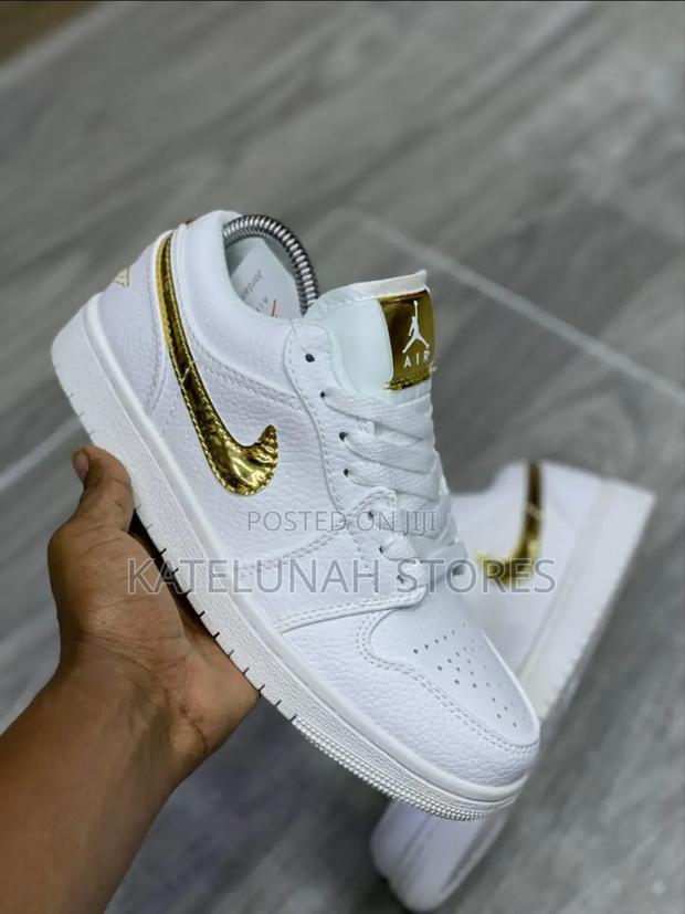 Air Jordan Low - thumbnail 2