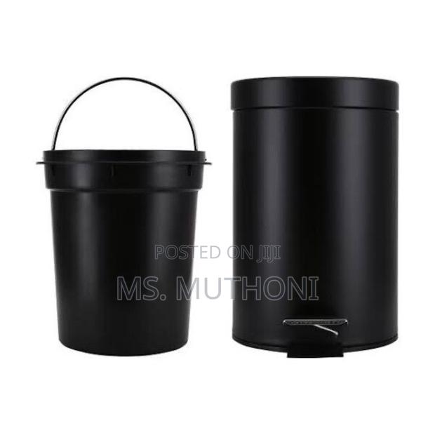 *8.5 Litres Black Metallic Pedal Dustbin With Inner Removable Bucket