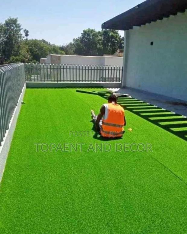 Soft and Natural Look Artificial Grass Carpet