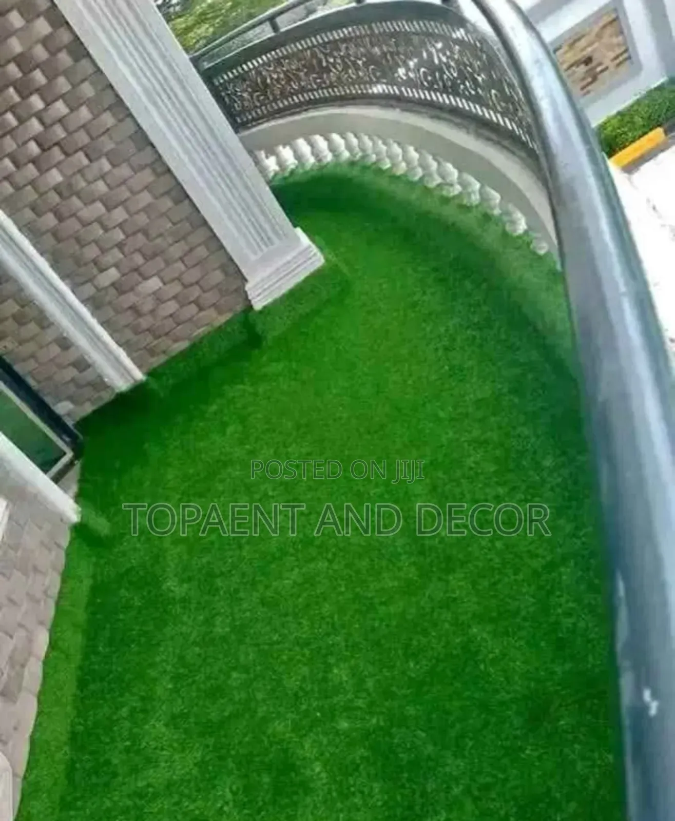 Curved Shape Balcony Designed With Artificial Grass Carpet