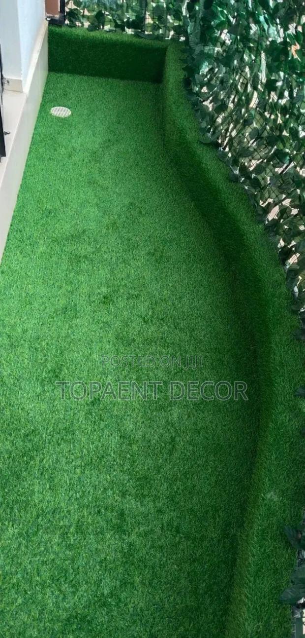 40mm Spacious and Curved Balcony Artificial Grass Carpet