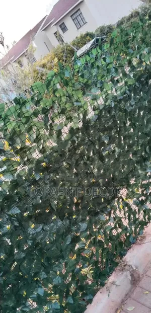Spaced Leaves for Balcony Artificial Privacy Fence