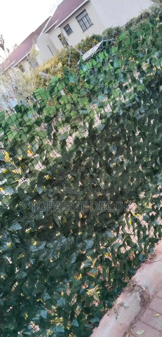 Spaced Leaves for Balcony Artificial Privacy Fence