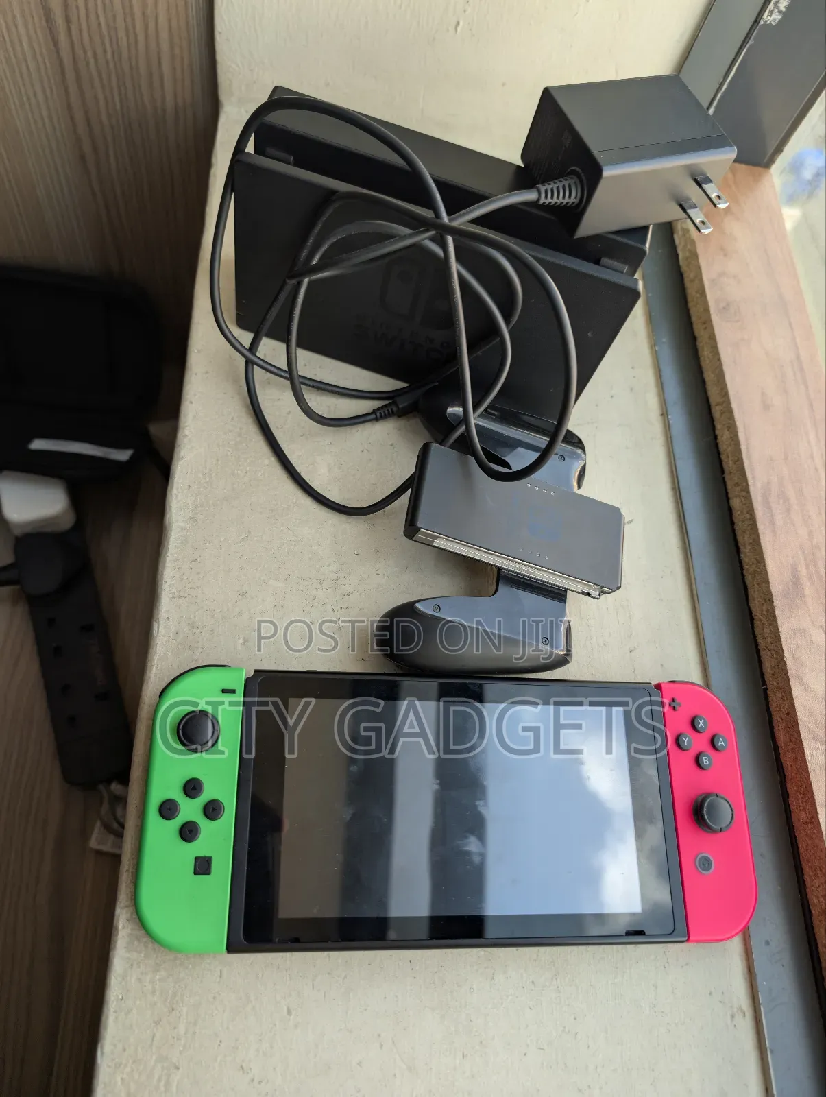 Nintendo Switch V2 Pre-Owned Complete
