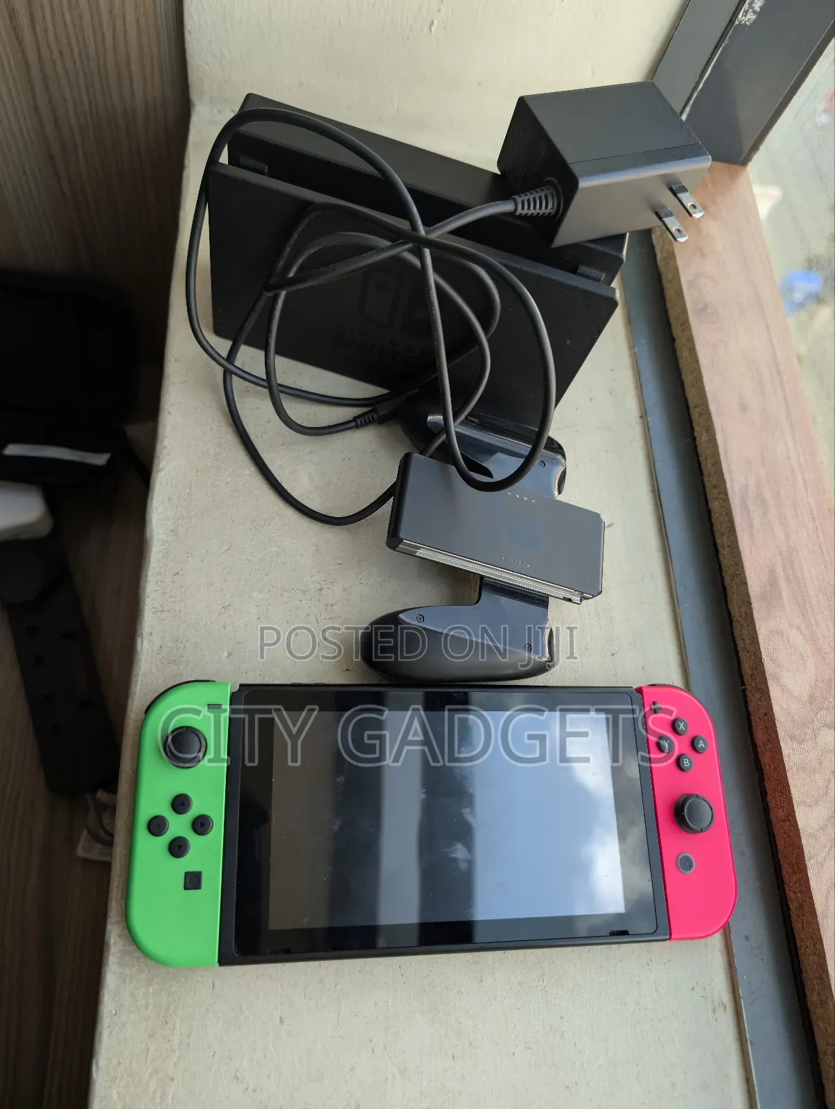 Nintendo Switch V2 Pre-Owned Complete