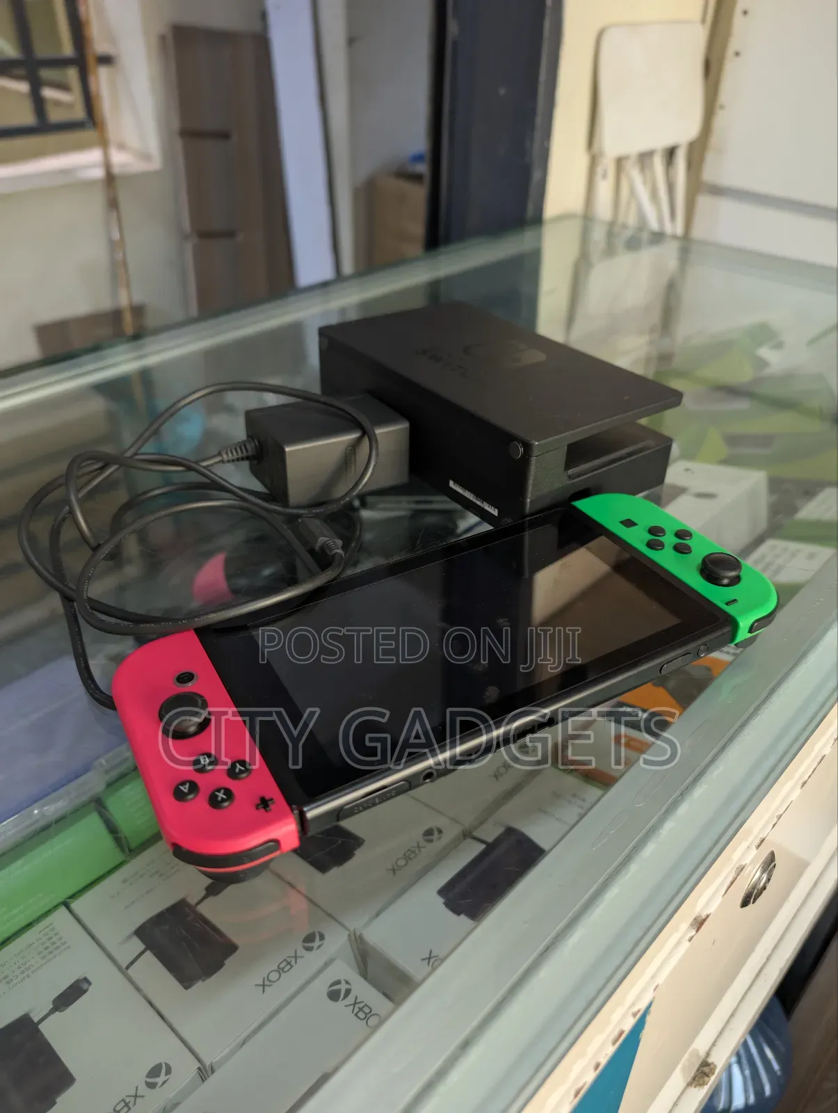 Nintendo Switch V2 Pre-Owned Complete