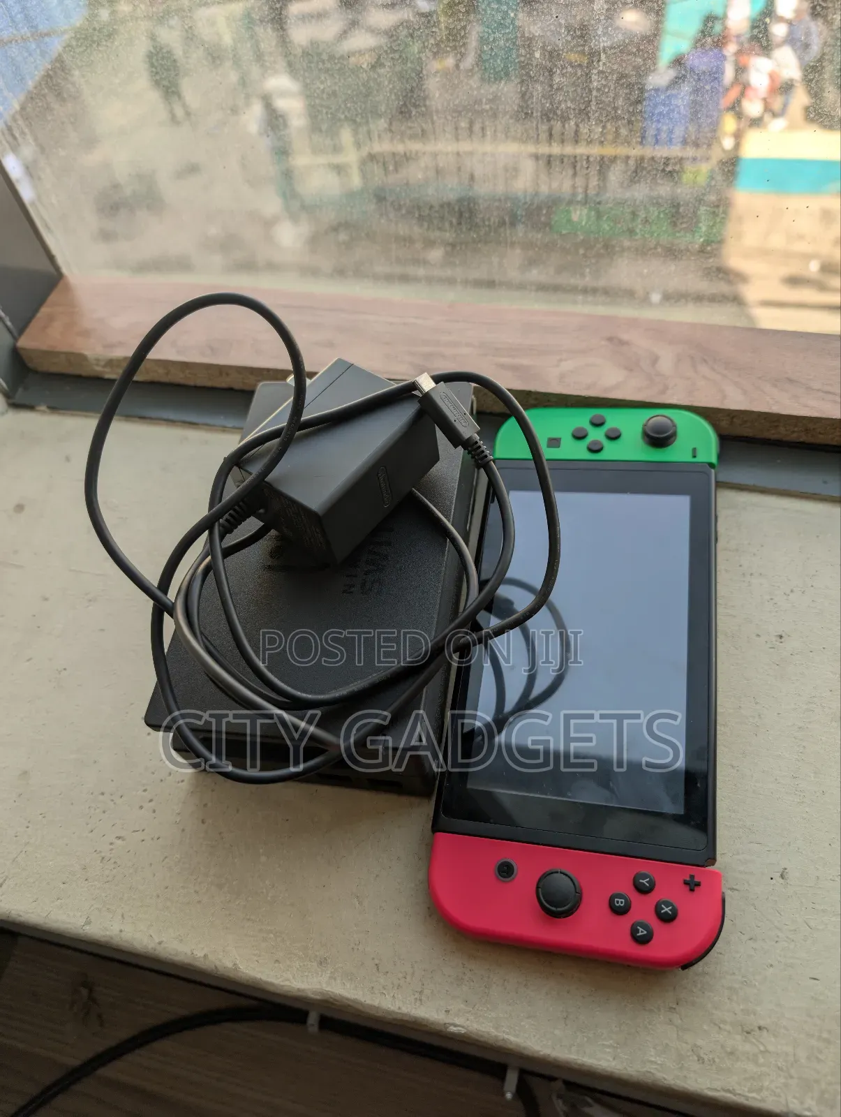 Nintendo Switch V2 Pre-Owned Complete