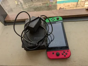 Nintendo Switch V2 Pre-Owned Complete