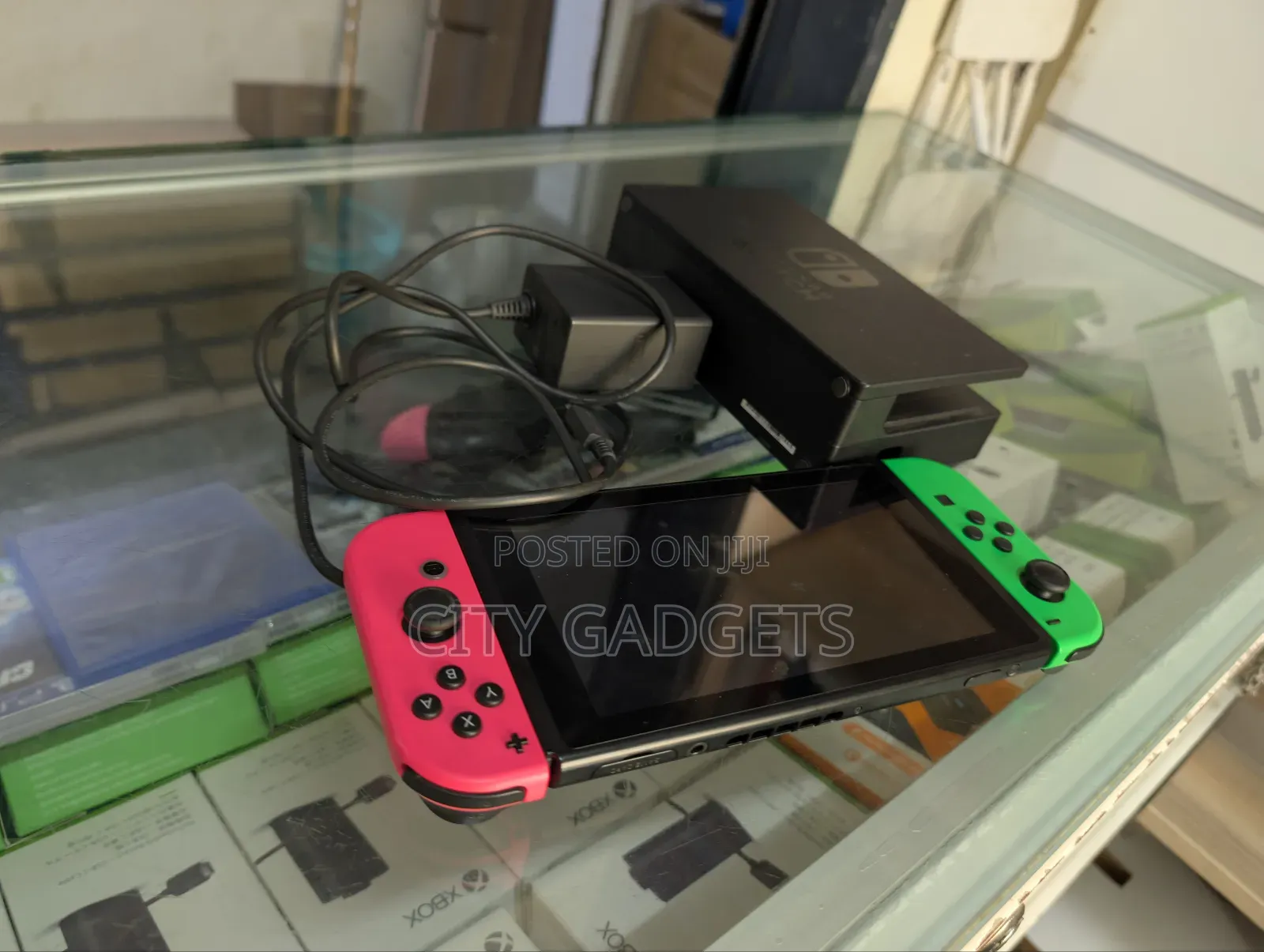 Nintendo Switch V2 Pre-Owned Complete