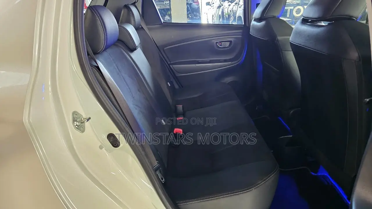 Toyota Vitz 1.5 FWD 5dr 2018 Pearl