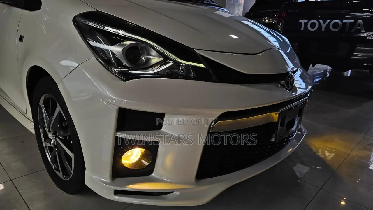 Toyota Vitz 1.5 FWD 5dr 2018 Pearl