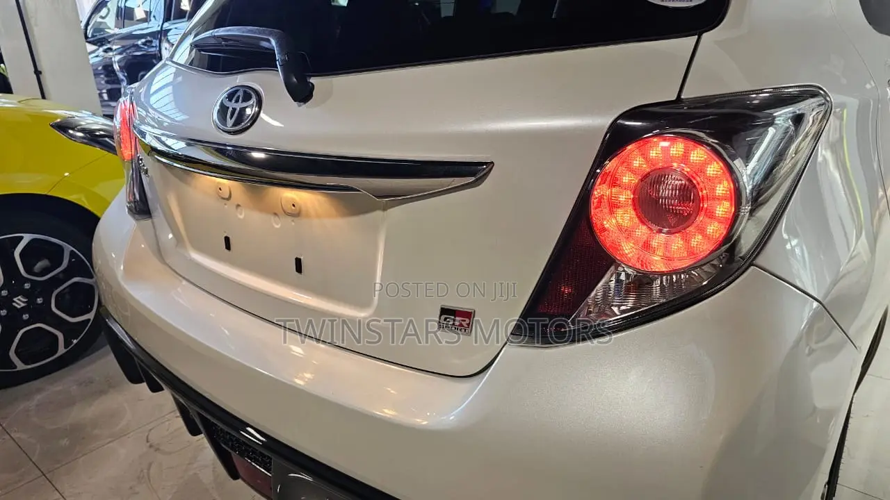Toyota Vitz 1.5 FWD 5dr 2018 Pearl