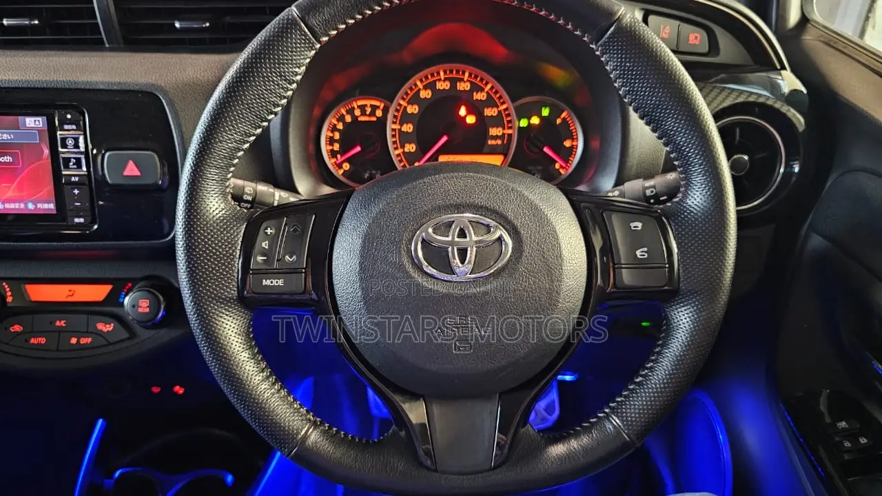 Toyota Vitz 1.5 FWD 5dr 2018 Pearl