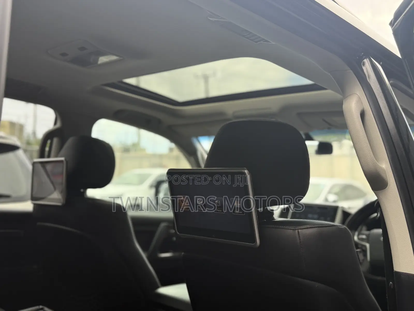 Toyota Land Cruiser 4.6 V8 AX G Selection 2018 Black