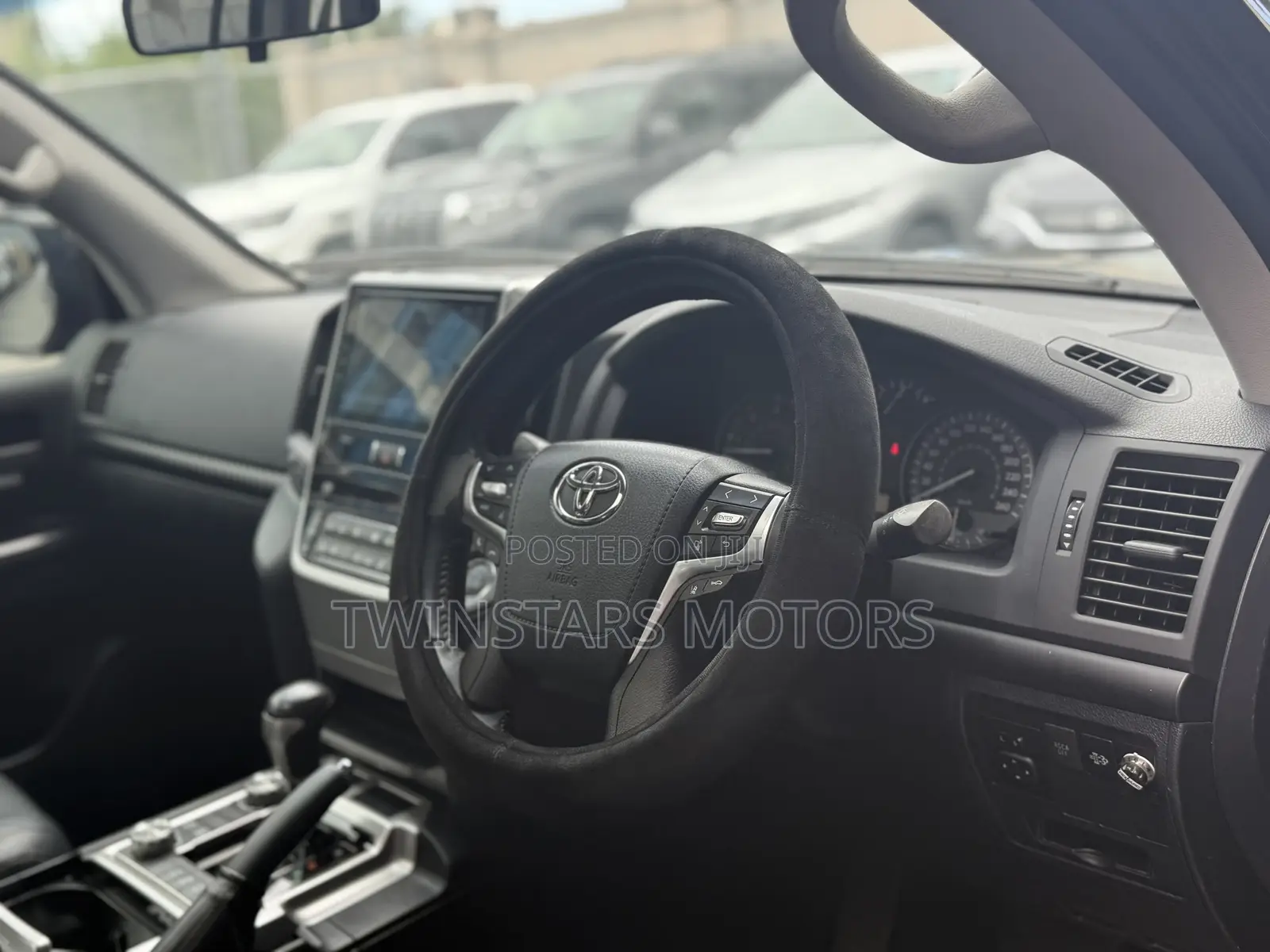 Toyota Land Cruiser 4.6 V8 AX G Selection 2018 Black