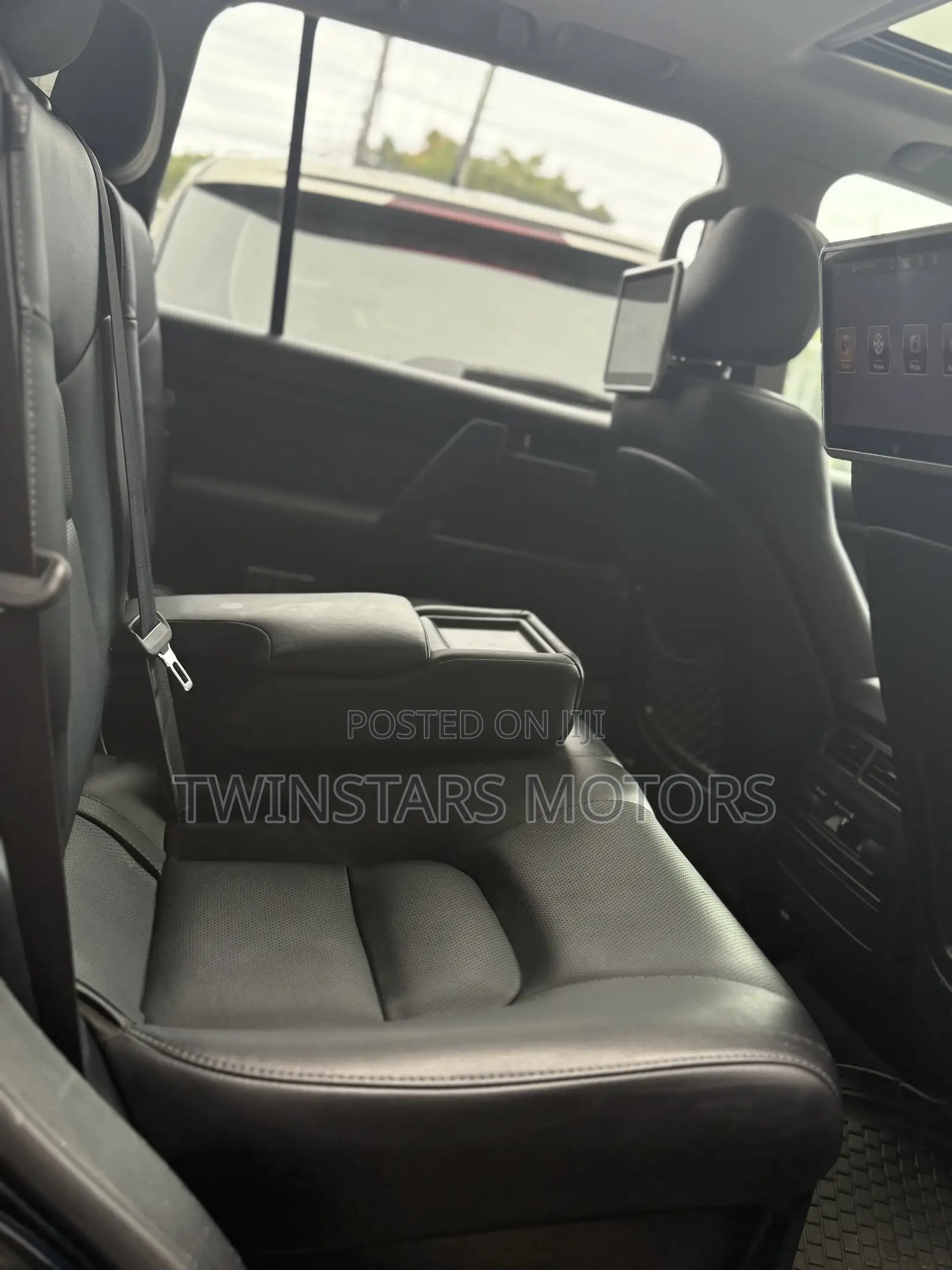 Toyota Land Cruiser 4.6 V8 AX G Selection 2018 Black
