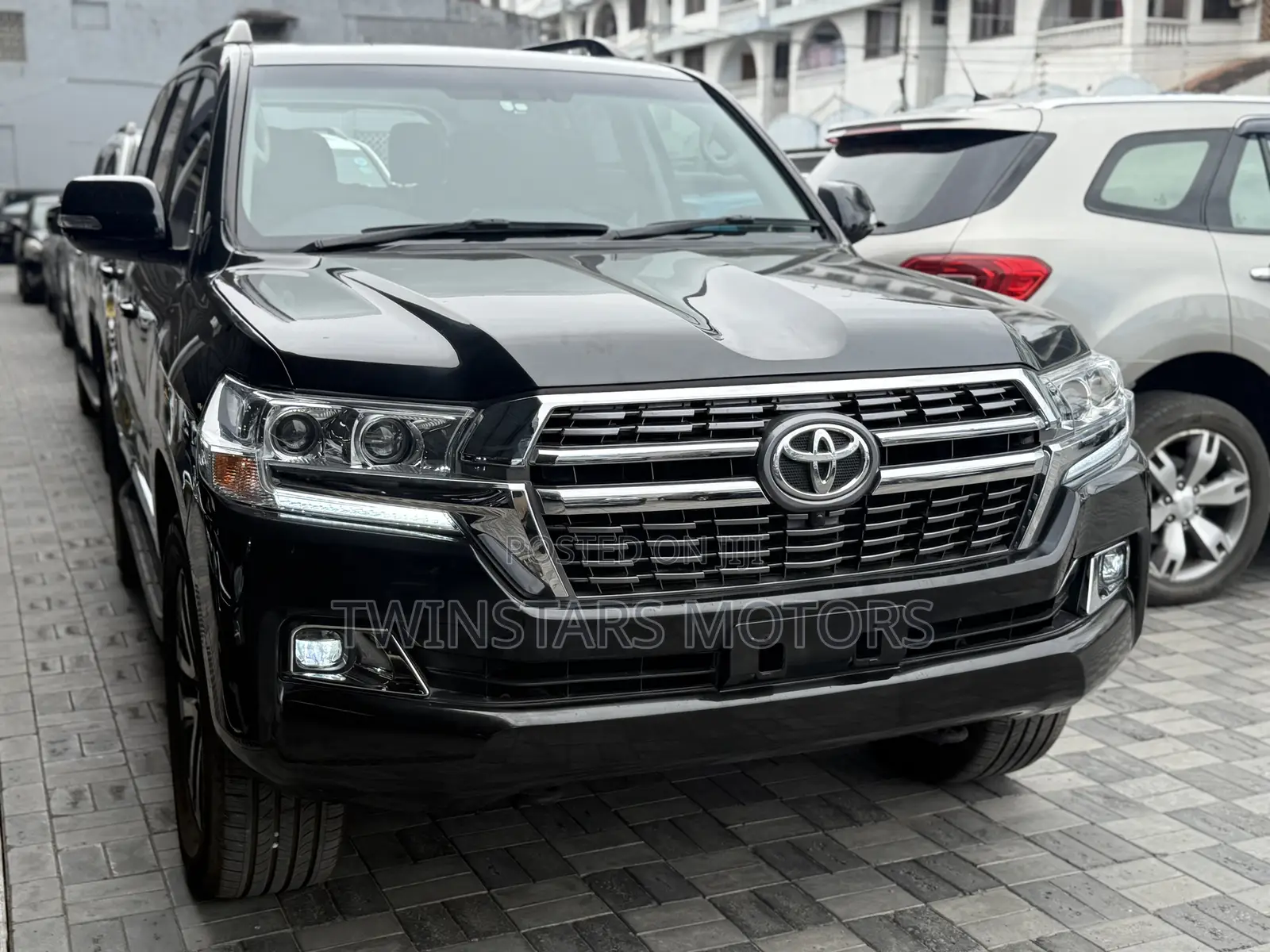Toyota Land Cruiser 4.6 V8 AX G Selection 2018 Black